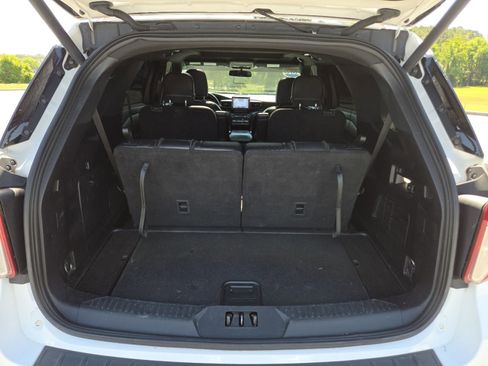 Used 2020 Ford Explorer XLT w/ Equipment Group 202A RWD image 21