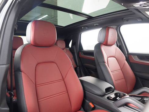 Certified 2026 Porsche Cayenne S AWD/4WD image 30