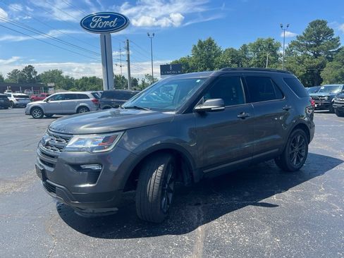 Used 2018 Ford Explorer XLT w/ Equipment Group 202A FWD image 6
