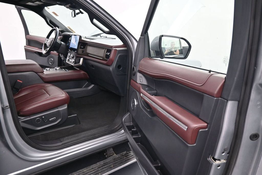 Used 2024 Ford Expedition Limited AWD/4WD image 24