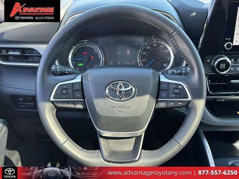 Certified 2025 Toyota Highlander XLE image 19