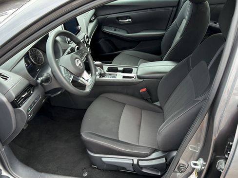 Used 2024 Nissan Sentra SV FWD image 11