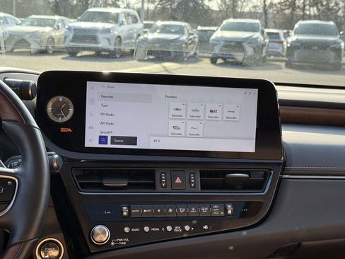 Used 2024 Lexus ES 300h Ultra Luxury image 10