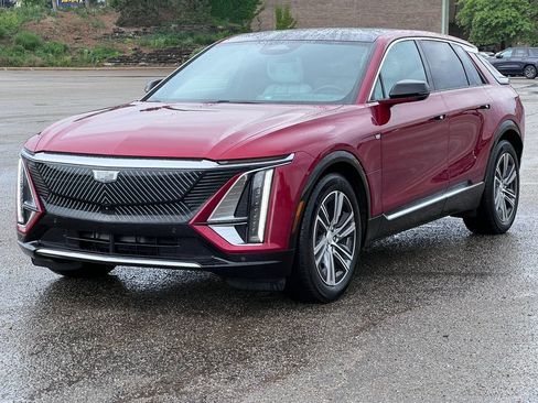 Certified 2024 Cadillac Lyriq Luxury AWD/4WD image 43