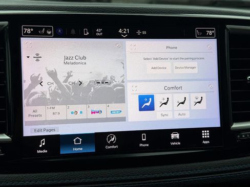 Used 2021 Chrysler Pacifica Touring w/ Cold Weather Group FWD image 40