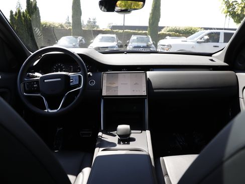 Certified 2025 Land Rover Discovery Sport Dynamic SE AWD/4WD image 14
