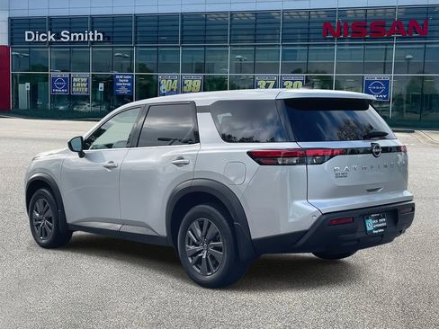 Used 2024 Nissan Pathfinder S image 4