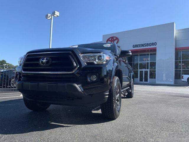 Used 2023 Toyota Tacoma SR5 w/ Technology Package AWD/4WD image 4