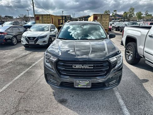 Used 2023 GMC Terrain SLE w/ Driver Convenience Package image 2