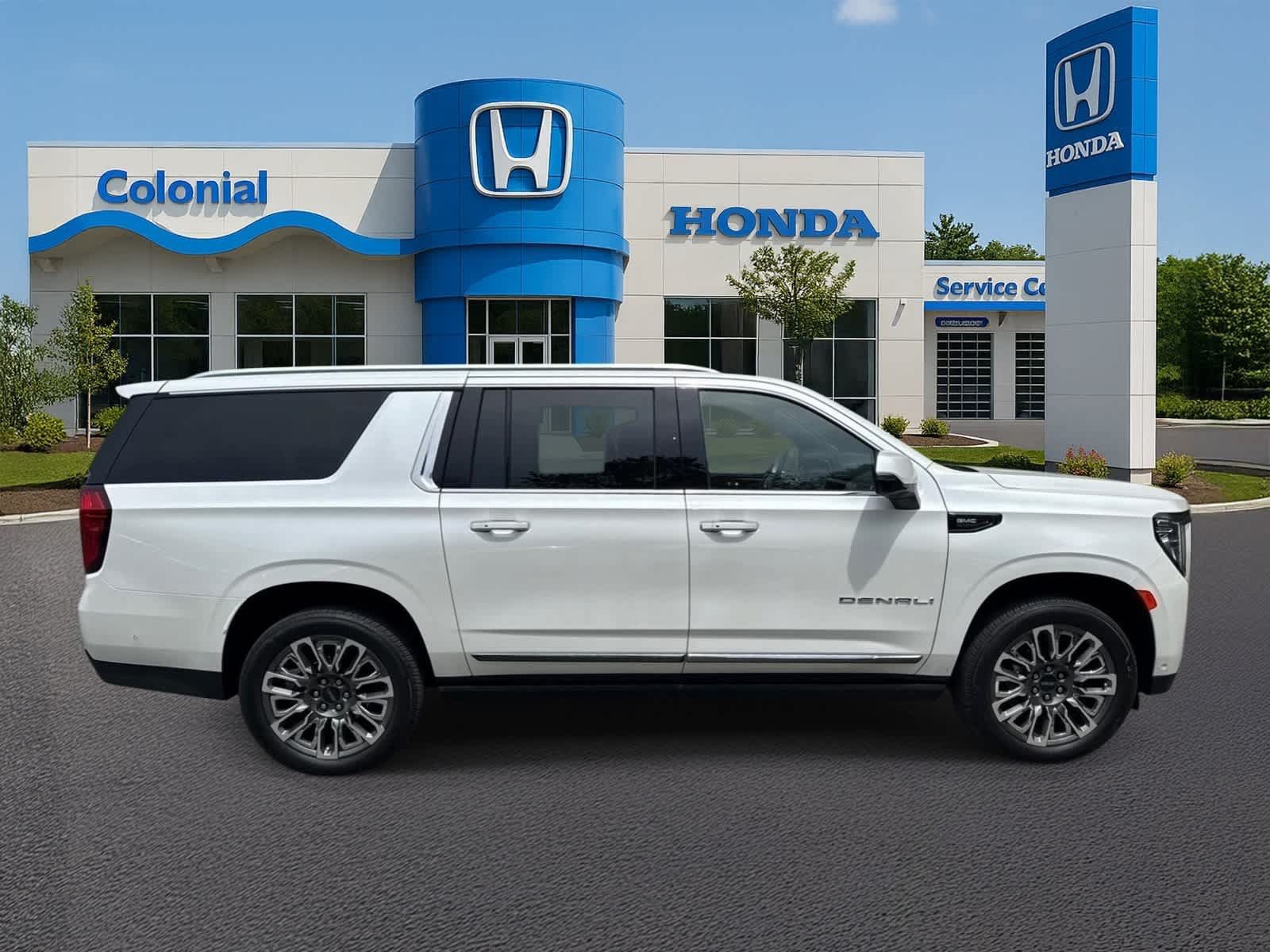 Used 2023 GMC Yukon XL Denali Ultimate AWD/4WD image 8