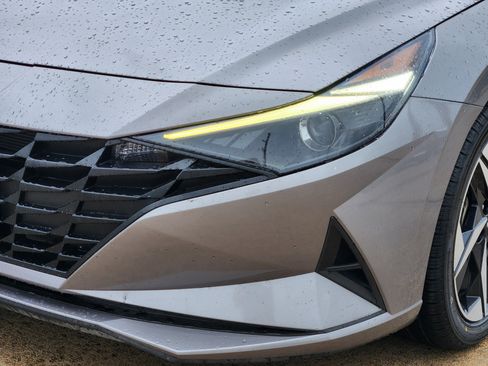 Used 2023 Hyundai Elantra SEL w/ Convenience Package FWD image 9