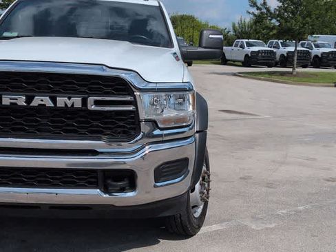 Used 2024 RAM 5500 Tradesman w/ Chrome Appearance Group AWD/4WD image 11