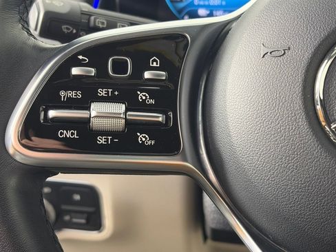 Used 2023 Mercedes-Benz EQB 300 4MATIC image 17