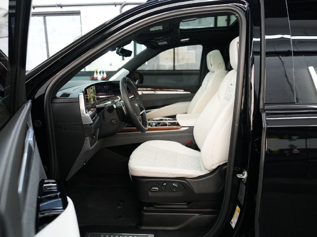 Used 2025 Cadillac Escalade ESV Sport Platinum AWD/4WD image 29