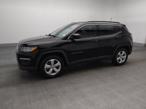 Used 2019 Jeep Compass Latitude FWD image 2