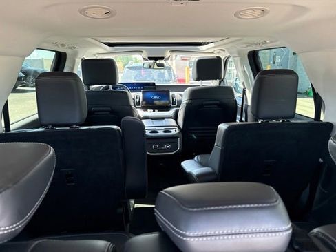 Used 2025 Ford Expedition Max Platinum AWD/4WD image 10