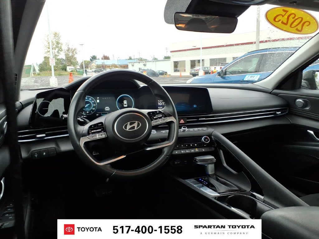 Used 2025 Hyundai Elantra SEL FWD image 13