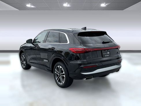 Certified 2025 Audi Q5 Premium w/ Convenience Package AWD/4WD image 3