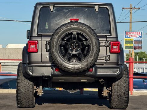 Used 2018 Jeep Wrangler Unlimited Sahara w/ Safety Group AWD/4WD image 6