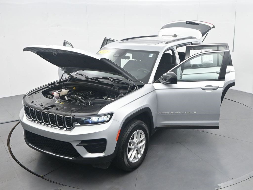 Used 2025 Jeep Grand Cherokee Laredo X AWD/4WD image 42