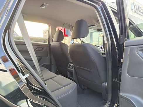 Used 2025 Nissan Rogue S AWD/4WD image 13