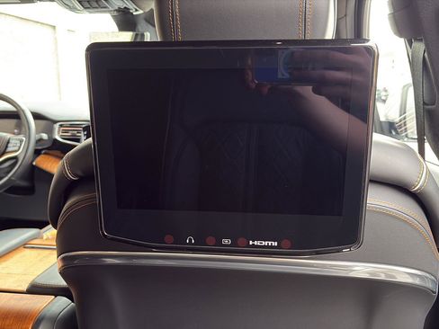 Used 2022 Jeep Grand Wagoneer Series III w/ Rear Seat Video Group 1 AWD/4WD image 28