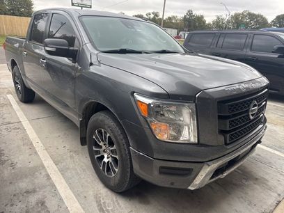 Used 2021 Nissan Titan SV w/ SV Convenience Package