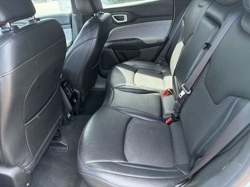 Used 2024 Jeep Compass Latitude AWD/4WD image 8