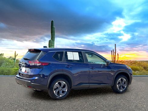 Used 2025 Nissan Rogue SV FWD image 4