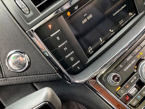 Used 2017 Lincoln Continental Premiere image 15