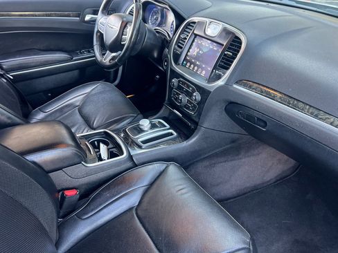 Used 2018 Chrysler 300 Limited image 12