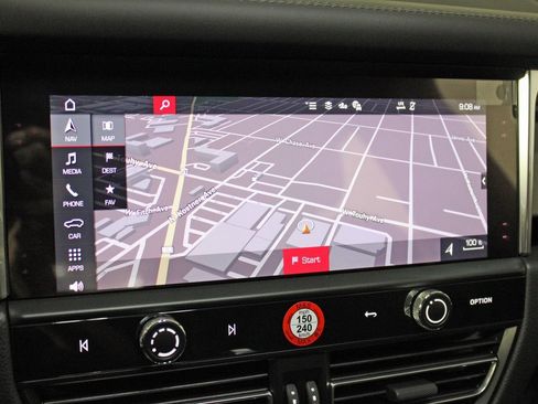 Used 2025 Porsche Macan Turbo image 28