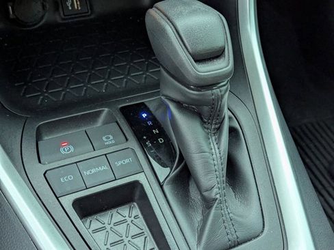 Certified 2024 Toyota RAV4 XLE w/ Convenience Package image 18