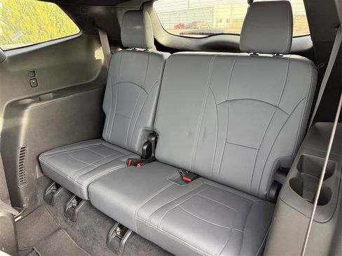 Used 2024 Buick Enclave Premium image 12