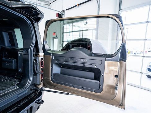 Used 2025 Land Rover Defender 110 X image 63