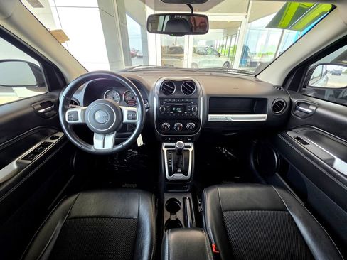 Used 2017 Jeep Compass Latitude AWD/4WD image 13