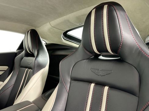 Used 2021 Aston Martin V8 Vantage Coupe image 5