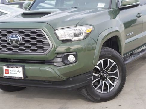 Used 2021 Toyota Tacoma TRD Sport w/ Technology Package RWD image 5