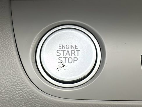 Used 2025 Hyundai Elantra Limited FWD image 24