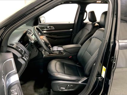 Used 2018 Ford Explorer Limited w/ Equipment Group 301A FWD image 15