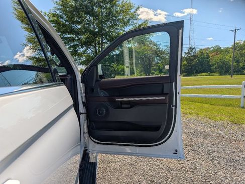 Used 2024 Ford Expedition Limited AWD/4WD image 13
