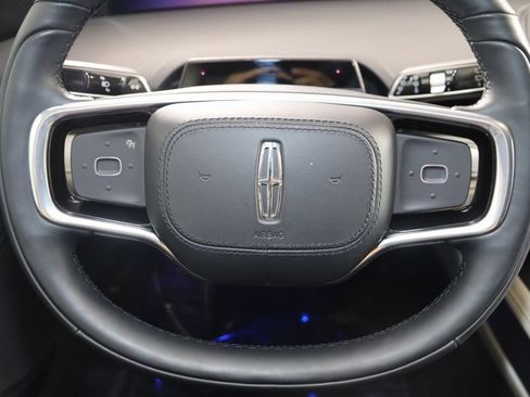 Used 2025 Lincoln Nautilus Premier image 41