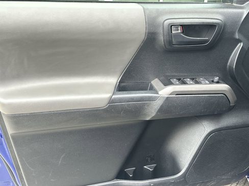 Used 2023 Toyota Tacoma SR image 14