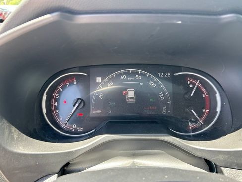 Used 2023 Toyota RAV4 XLE Premium FWD image 5
