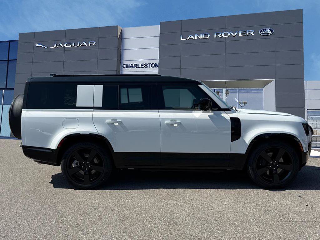 New 2026 Land Rover Defender 130 X-Dynamic SE AWD/4WD image 6