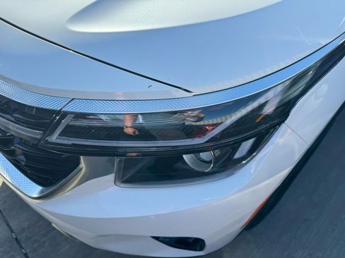 Certified 2024 Kia Seltos EX FWD image 6