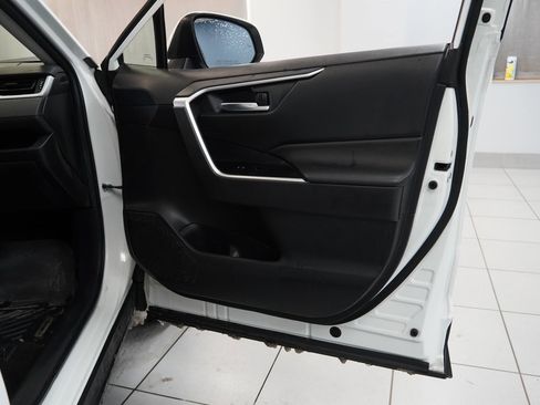 Used 2020 Toyota RAV4 XLE image 26