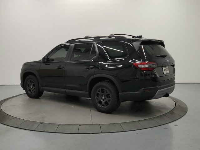 Used 2025 Honda Pilot TrailSport image 6