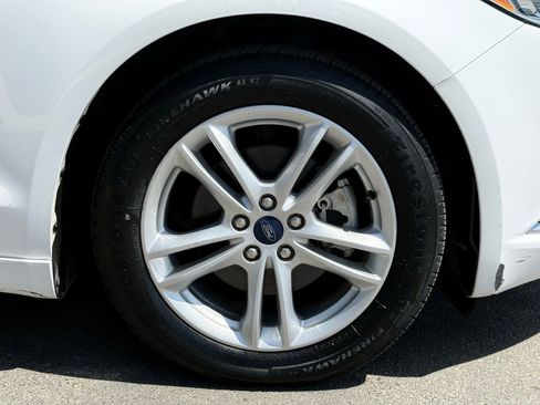 Used 2018 Ford Fusion SE w/ Equipment Group 602A FWD image 12