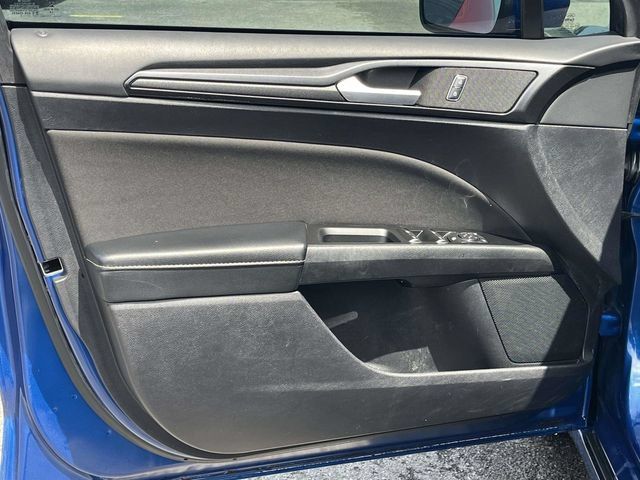 Used 2018 Ford Fusion SE w/ Equipment Group 201A FWD image 14